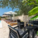 1 Bedroom Awesome In Apartman *