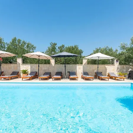 1 Bedroom Awesome In Lejlighed Pakoštane