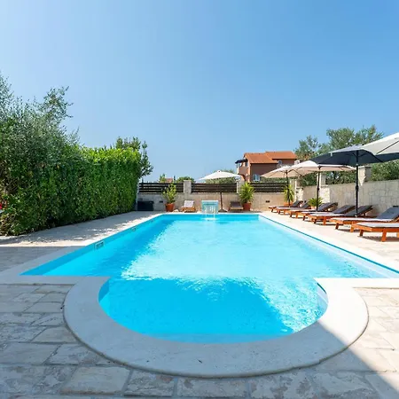 1 Bedroom Awesome In Lejlighed Pakoštane