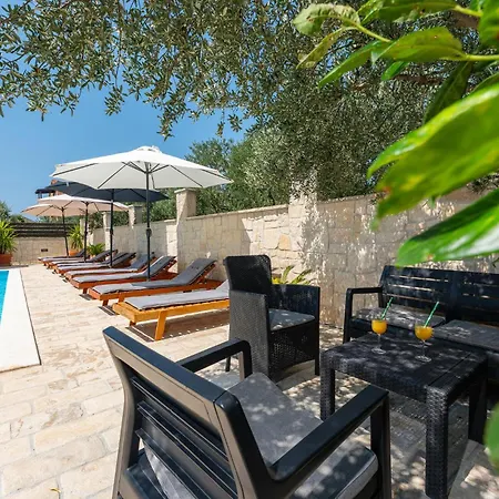 1 Bedroom Awesome In Appartement *