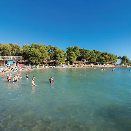 Apartament 1 Bedroom Awesome In Pakoštane