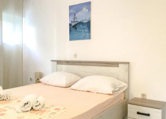 1 Bedroom Awesome In * Pakoštane