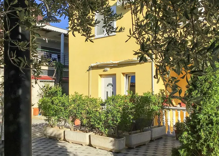アパート 1 Bedroom Awesome In Pakoštane