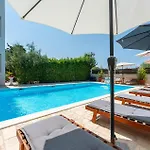 1 Bedroom Awesome In