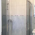 1 Bedroom Awesome In דירה *