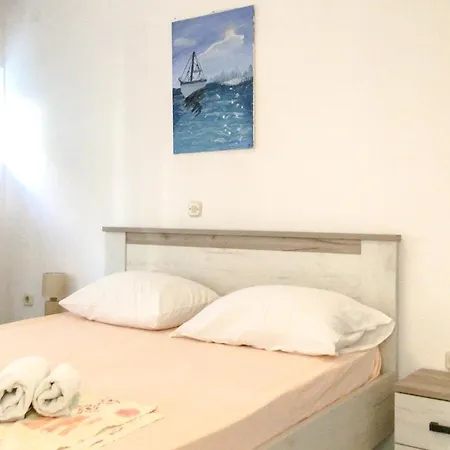 1 Bedroom Awesome In * Pakoštane