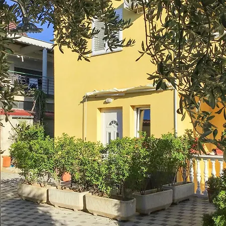 Apartment 1 Bedroom Awesome In Pakoštane