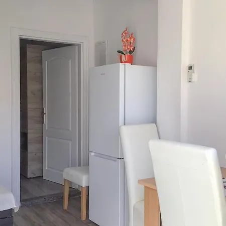 Apartment 1 Bedroom Gorgeous In