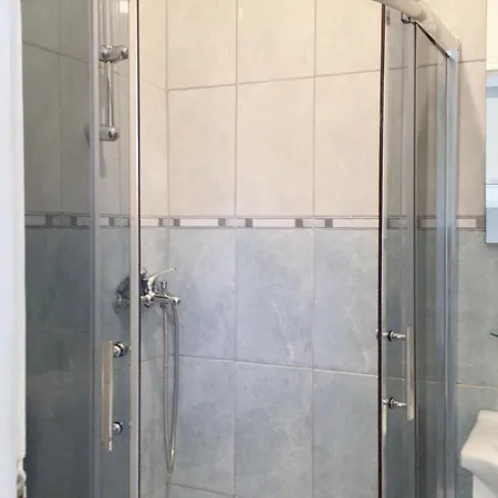 1 Bedroom Gorgeous In Apartment *