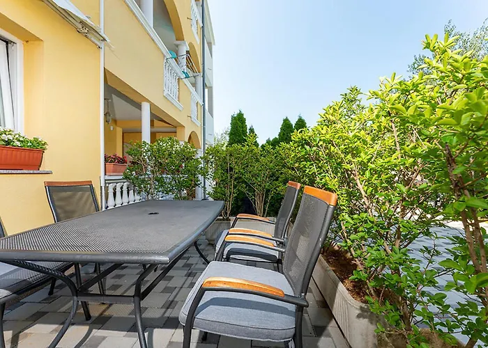 Апартаменты 1 Bedroom Awesome In