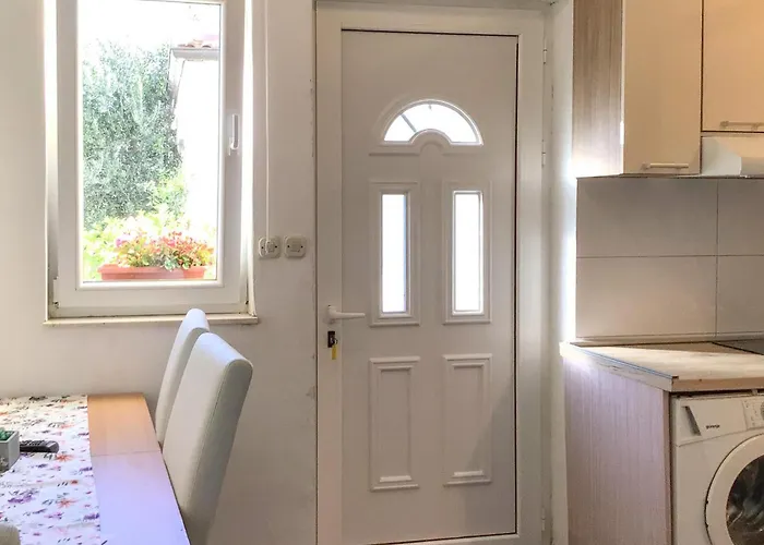 1 Bedroom Awesome In Апартаменты Пакоштане