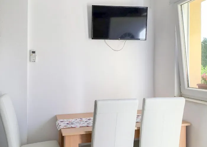 1 Bedroom Awesome In *